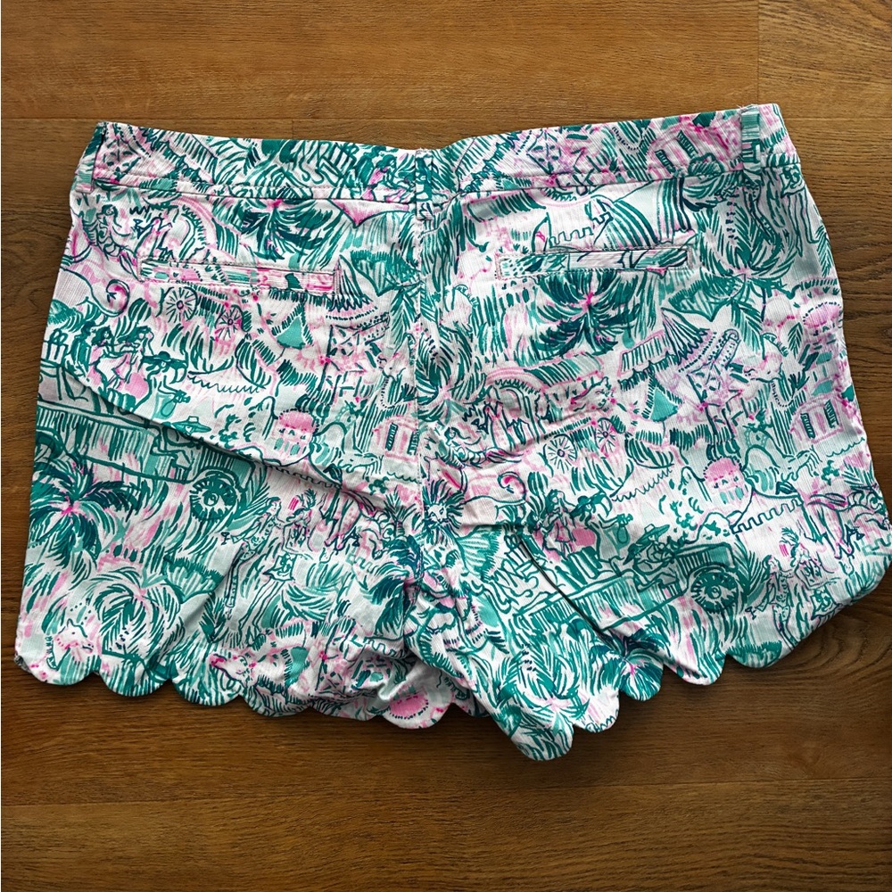 LILLY PULITZER 5" BUTTERCUP STRETCH SHORT Scallop COLORFUL CAMELFLAGE - Picture 2 of 7